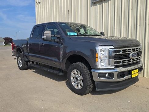 Used 2024 Ford F250 XLT image 2