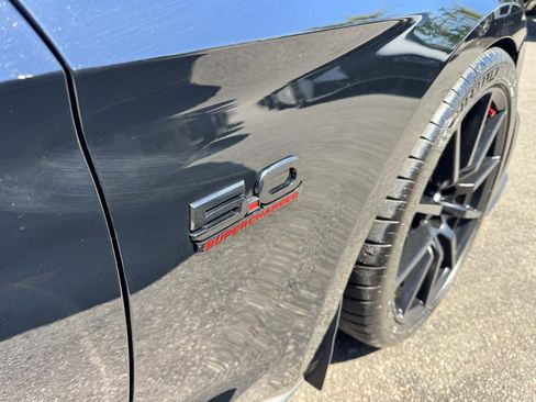 Used 2017 Ford Mustang GT Premium RWD image 7