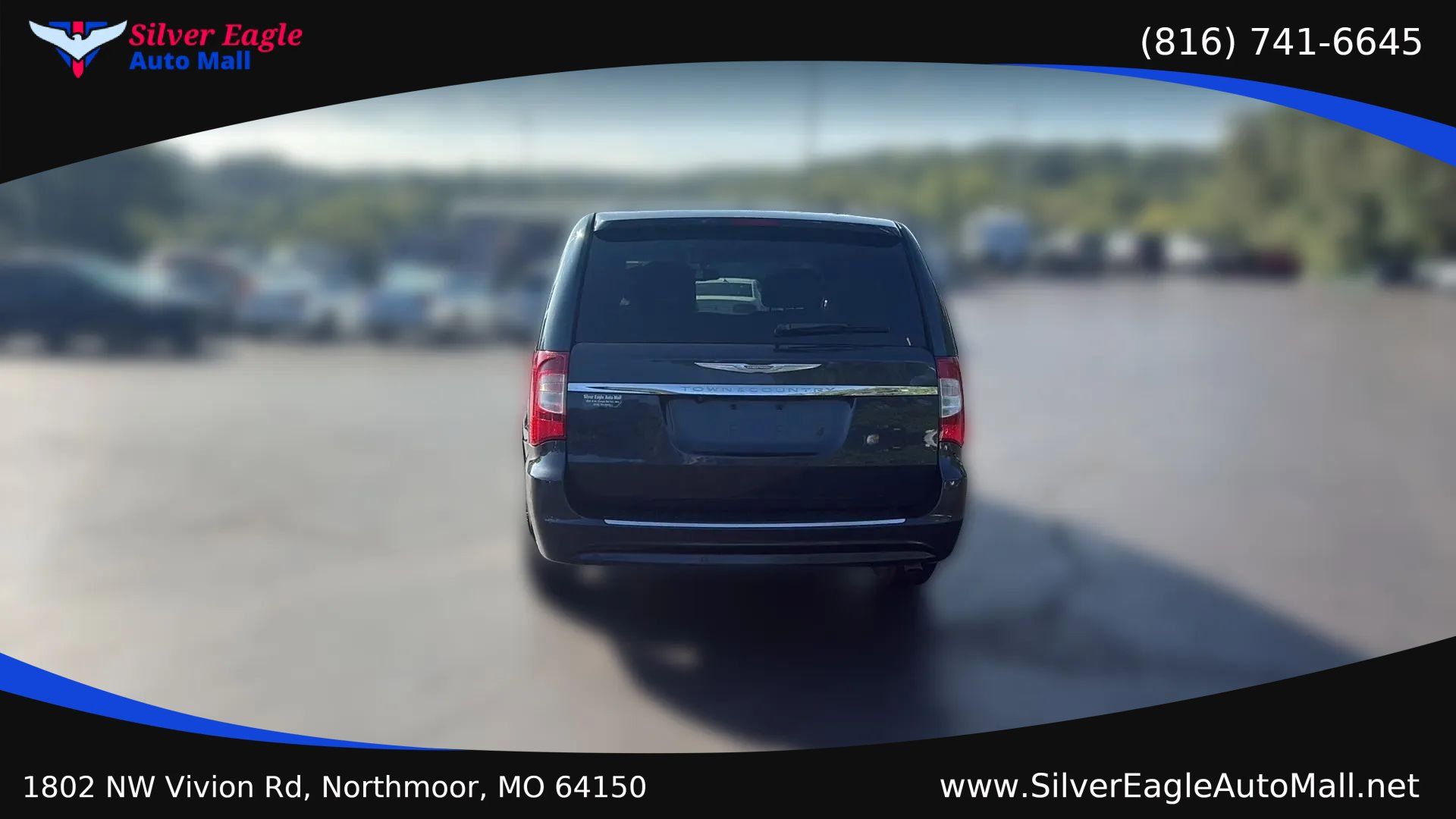 Used 2014 Chrysler Town & Country Touring FWD image 4