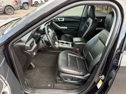 Used 2022 Ford Explorer XLT w/ Equipment Group 202A RWD image 11