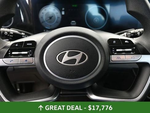 Used 2024 Hyundai Elantra SEL image 31