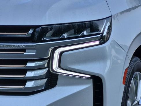 Used 2021 Chevrolet Suburban High Country AWD/4WD image 17