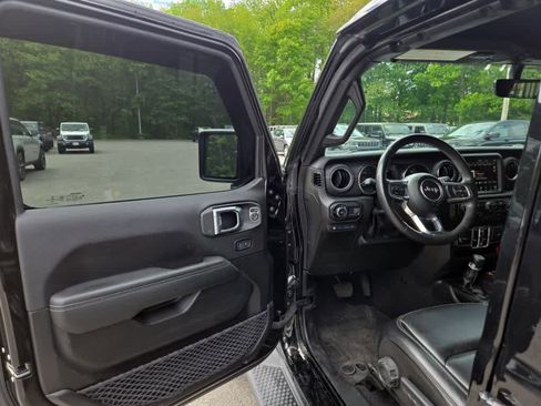 Used 2023 Jeep Wrangler Unlimited Sahara w/ Cold Weather Group AWD/4WD image 11