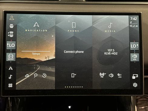 Used 2024 Land Rover Range Rover Sport SE image 40