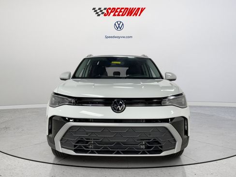 New 2025 Volkswagen Taos SE image 2