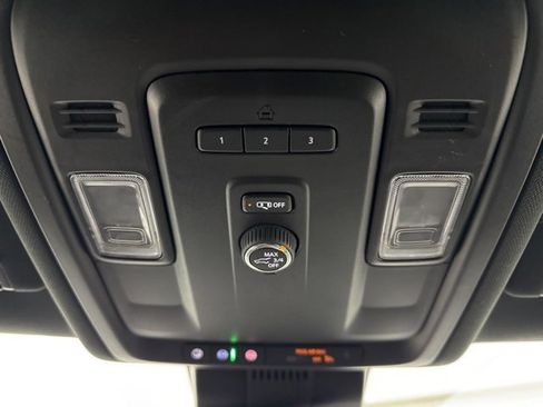 Used 2024 GMC Yukon SLT image 23