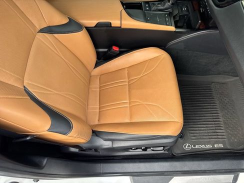 Used 2022 Lexus ES 300h Ultra Luxury w/ Accessory Package 2 FWD image 29