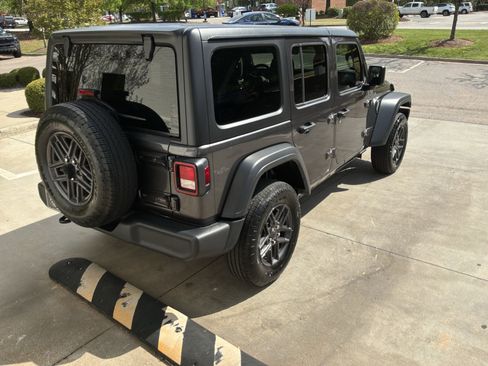 Used 2025 Jeep Wrangler Sport S image 10