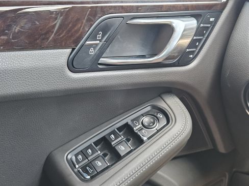 Certified 2020 Porsche Macan S AWD/4WD image 23