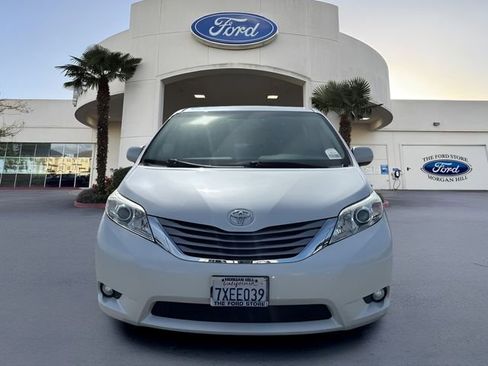 Used 2017 Toyota Sienna XLE w/ XLE Navigation Package AWD/4WD image 3