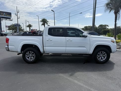 Used 2017 Toyota Tacoma SR5 RWD image 2