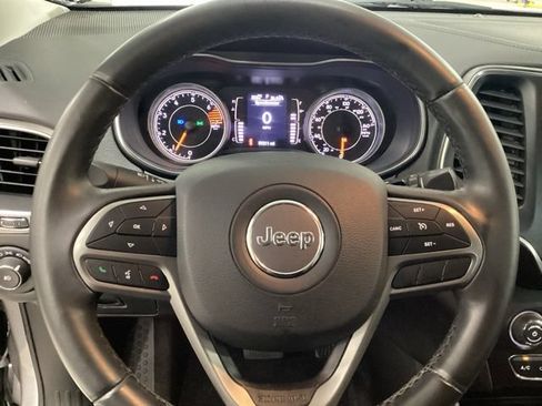 Used 2019 Jeep Cherokee Latitude Plus w/ Comfort/Convenience Group AWD/4WD image 18