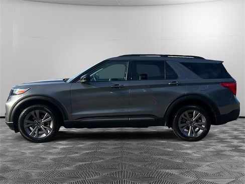 Used 2022 Ford Explorer XLT w/ XLT Sport Appearance Package image 2