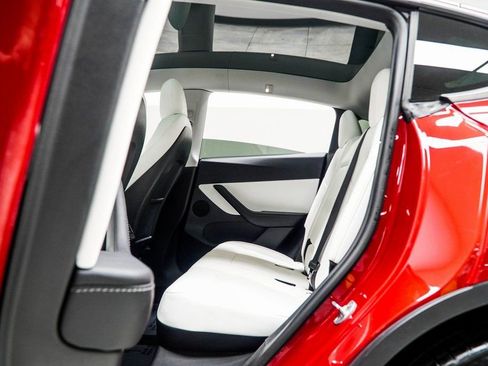 Used 2021 Tesla Model Y Long Range image 33