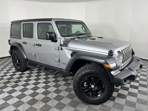 Used 2018 Jeep Wrangler Unlimited Sport S image 2