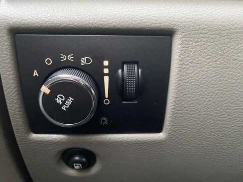 Used 2011 Jeep Grand Cherokee Laredo image 32