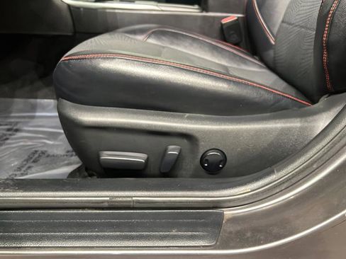 Used 2017 Toyota Camry SE image 19