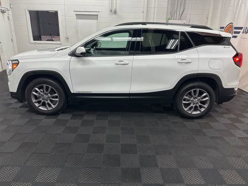 Used 2024 GMC Terrain SLT image 6