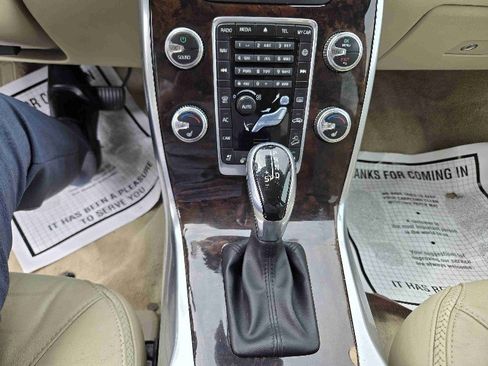 Used 2015 Volvo XC70 T6 Platinum image 14