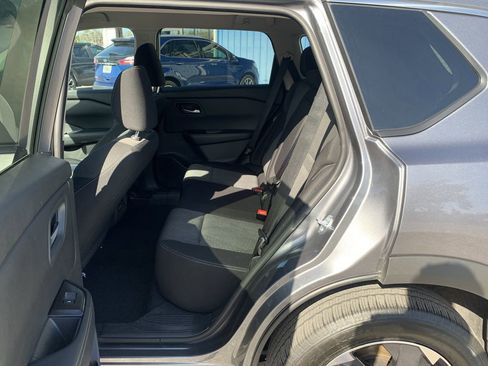 Used 2025 Nissan Rogue SV FWD image 15