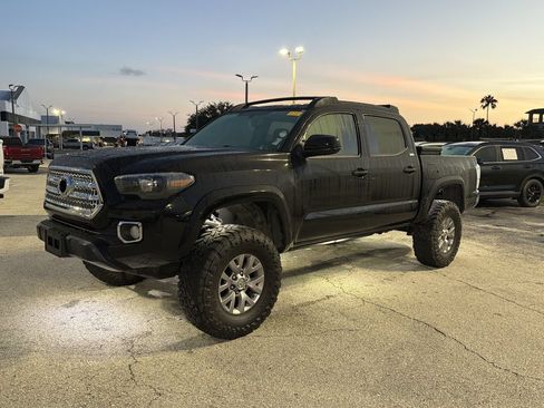 Used 2016 Toyota Tacoma SR5 w/ SR5 Appearance Package (SN) RWD image 9