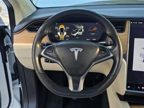 Used 2018 Tesla Model X 75D image 38