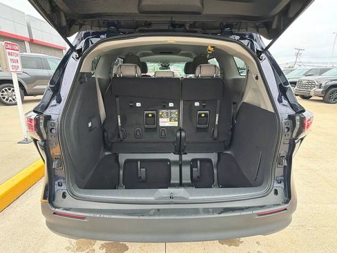 Used 2024 Toyota Sienna LE FWD image 25