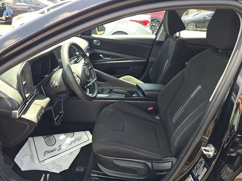 Used 2022 Hyundai Elantra SEL FWD image 7