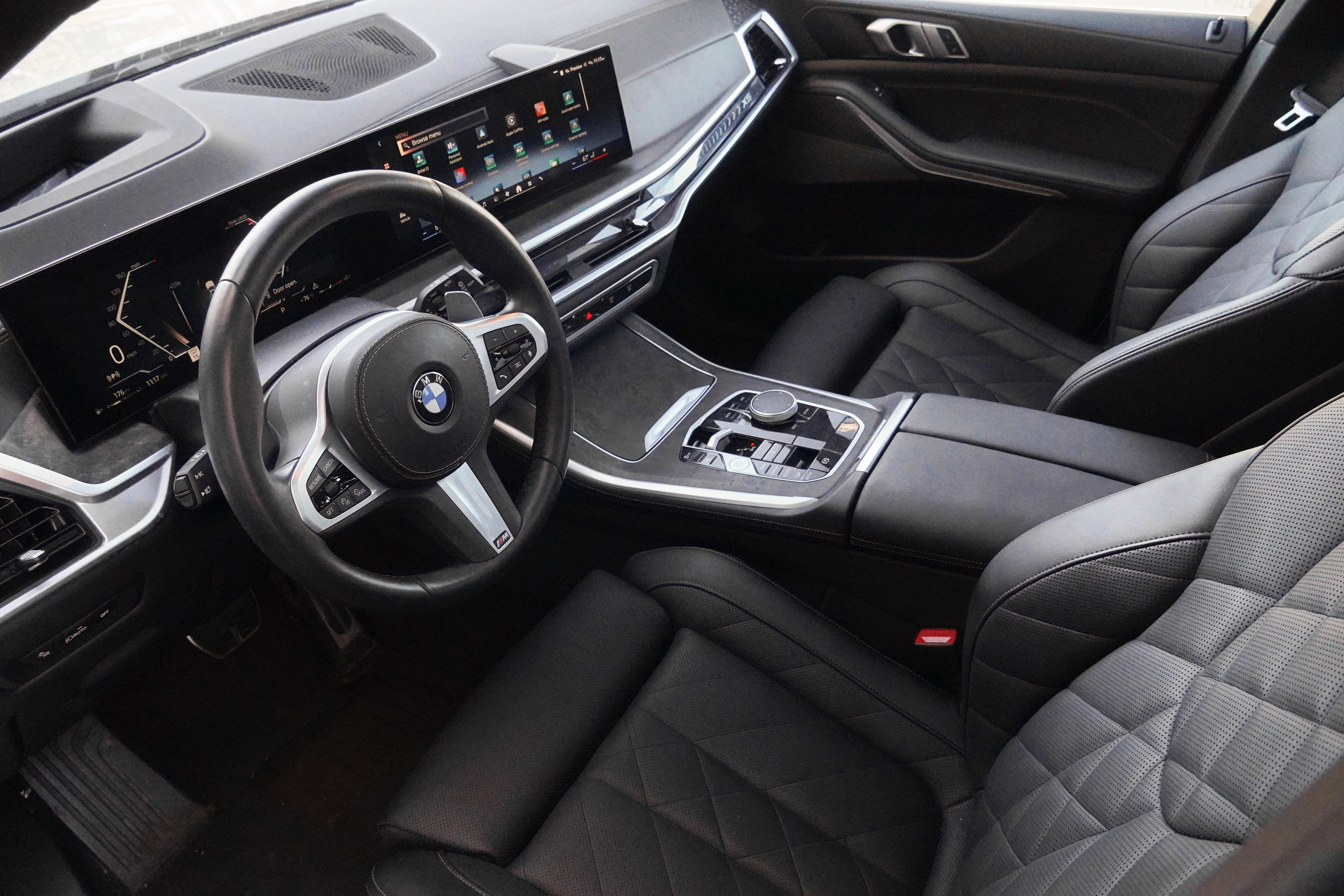 Certified 2025 BMW X5 xDrive40i w/ M Sport Package AWD/4WD image 6