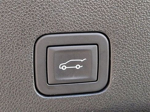 Certified 2025 GMC Yukon XL Denali image 29