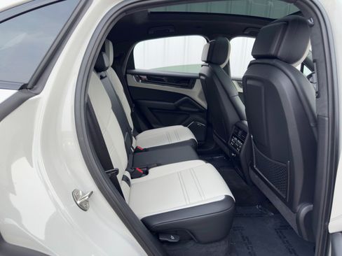 Used 2024 Porsche Cayenne Turbo image 56