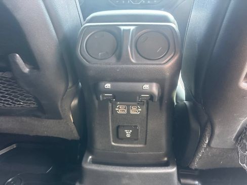 Used 2022 Jeep Wrangler Unlimited Rubicon w/ Cold Weather Group AWD/4WD image 9