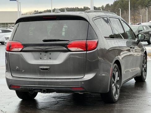 Used 2020 Chrysler Pacifica Touring-L Plus image 11