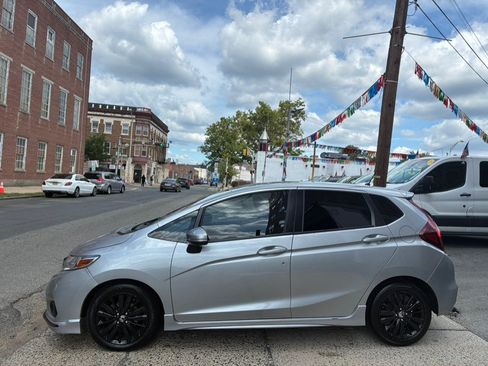 Used 2018 Honda Fit Sport image 4