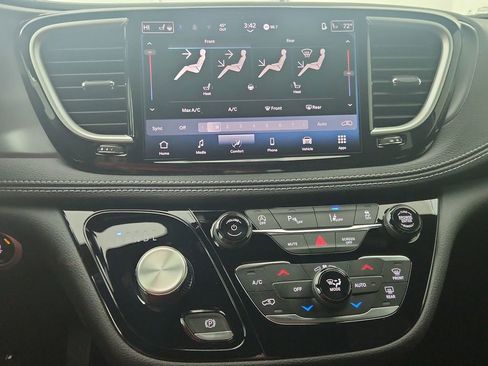 New 2026 Chrysler Pacifica Select image 18