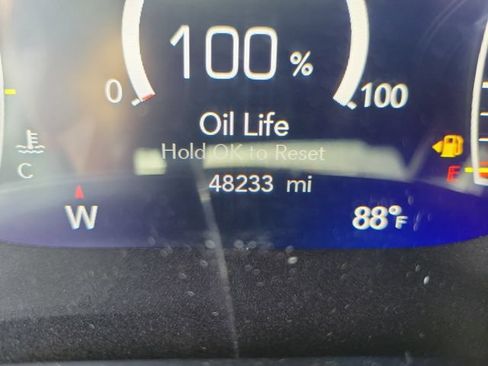Used 2023 Chrysler Pacifica Touring-L FWD image 33