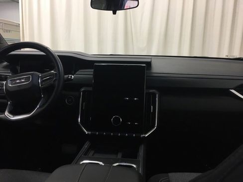 Used 2025 GMC Acadia Elevation image 21