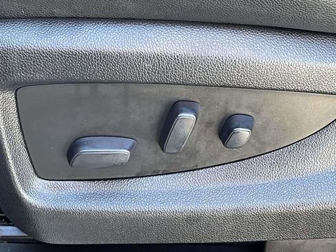 Used 2019 GMC Yukon SLT w/ Graphite Performance Edition image 19