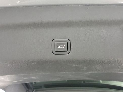 Used 2023 GMC Yukon Denali RWD image 22