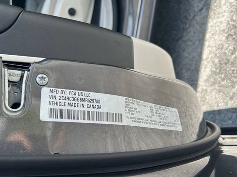 Used 2021 Chrysler Pacifica Limited AWD/4WD image 56