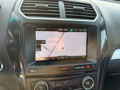 Used 2016 Ford Explorer XLT w/ Equipment Group 202A AWD/4WD image 5