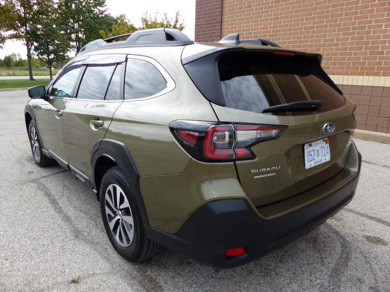 Used 2023 Subaru Outback Premium AWD/4WD image 7