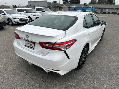 Used 2020 Toyota Camry SE image 9