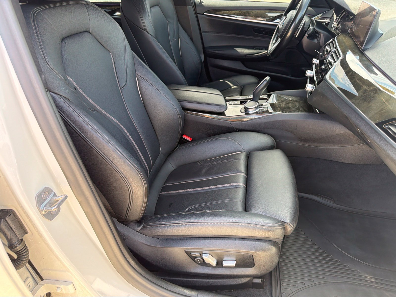 Used 2019 BMW 530i xDrive AWD/4WD image 19