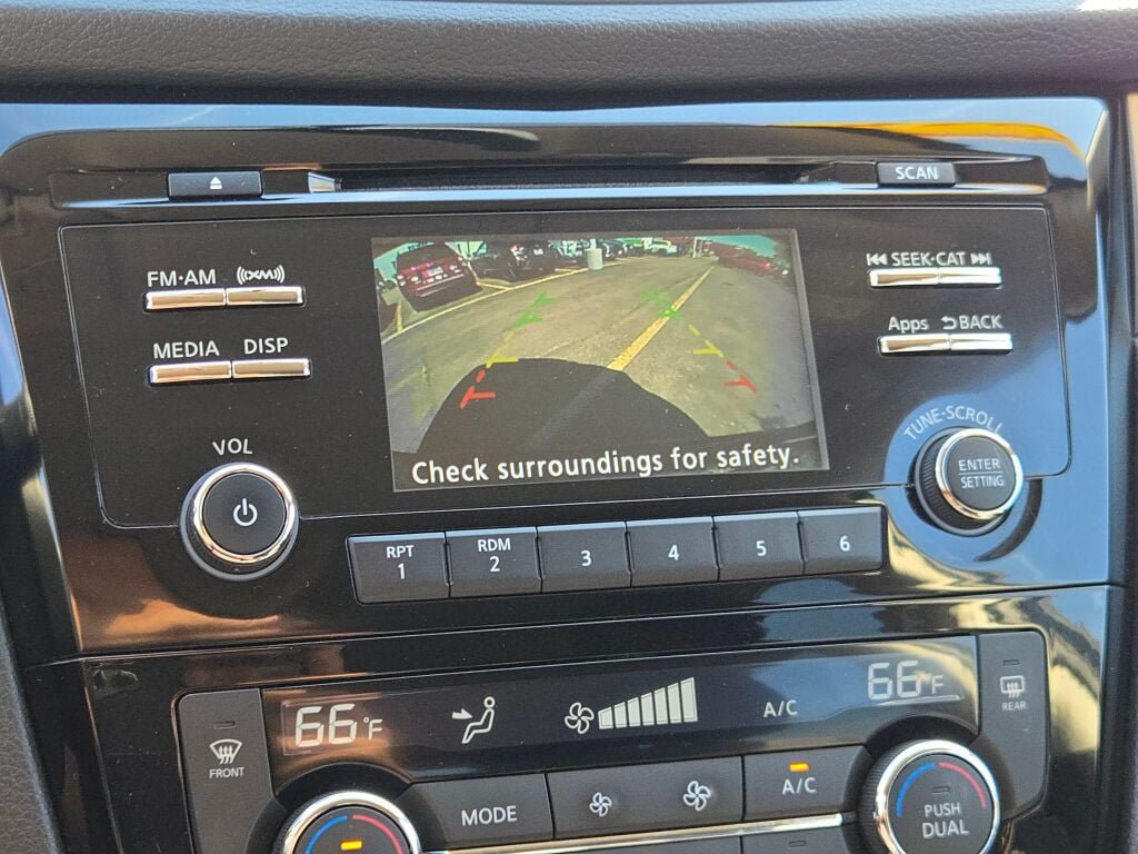 Used 2015 Nissan Rogue SV AWD/4WD image 26