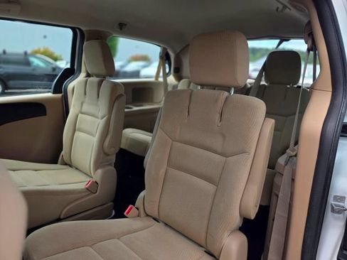 Used 2015 Dodge Grand Caravan American Value Package w/ UConnect Hands-Free Group FWD image 32
