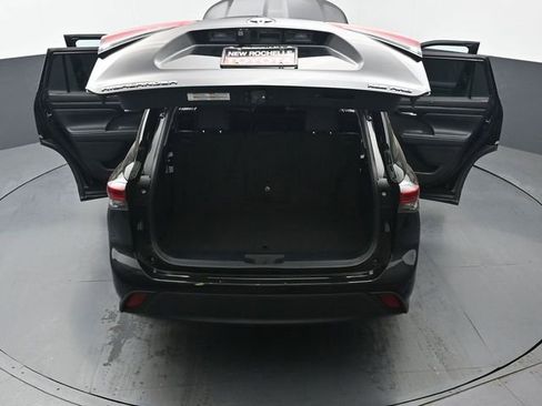 Used 2023 Toyota Highlander XLE AWD/4WD image 47