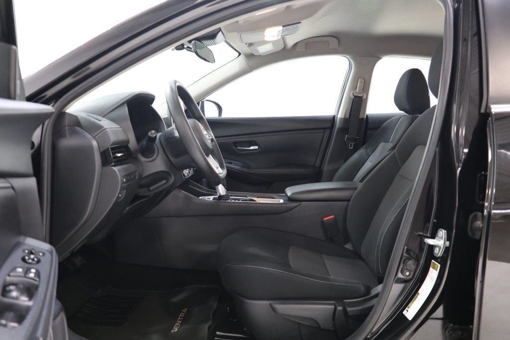 Used 2025 Nissan Sentra SV FWD image 15