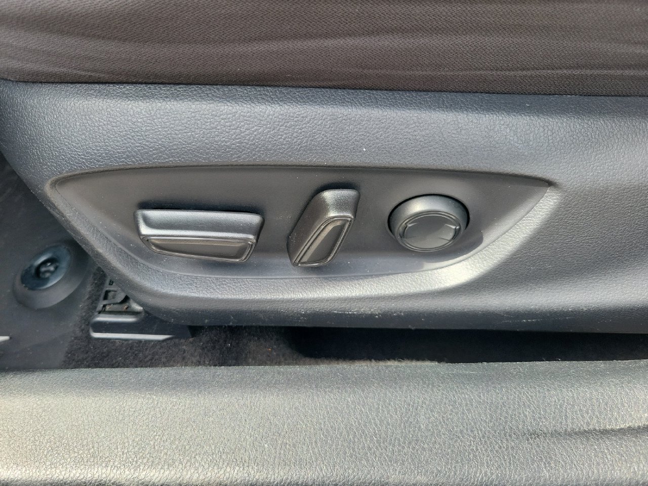 Used 2019 Toyota Camry LE FWD image 17
