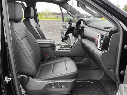 Used 2024 GMC Sierra 2500 Denali image 2